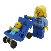 City Mamica z dojenčkom na vozičku